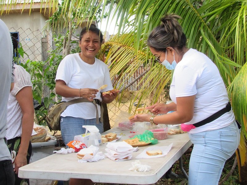 ladies-working-together